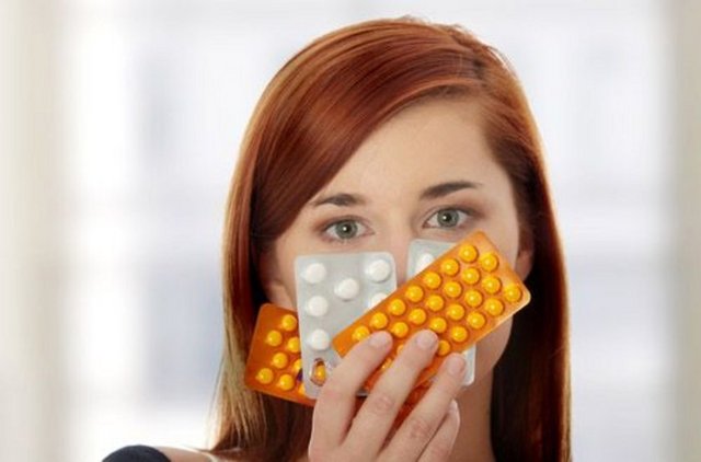 Araştırmaya göre, her 4 kişiden 1'i  "ileride gerekli olur" diyerek evinde antibiyotik bulunduruyor.