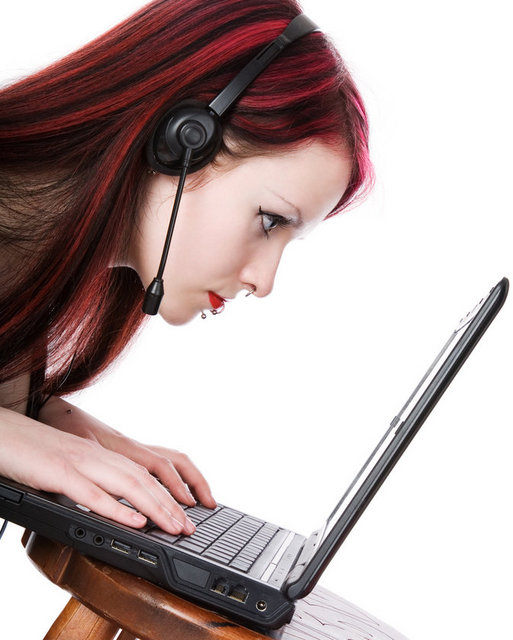 Soru: İnternetten program, yazılım, kitap, müzik vb. indirmek ve kullanmak helal midir? - Cevap: Birer emek mahsulü olarak internet ortamına geçirilmiş olan her türlü program, yazılım, kitap müzik vb. ürünleri ilgililerin izni olmadan elde edip kullanmak caiz değildir.