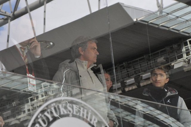 * Mou yabancılık çekmesin diye Barça gibi oynadık.