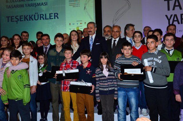 ZAFER ÇAĞLAYAN VE TASARIMCI ÇOCUKLAR