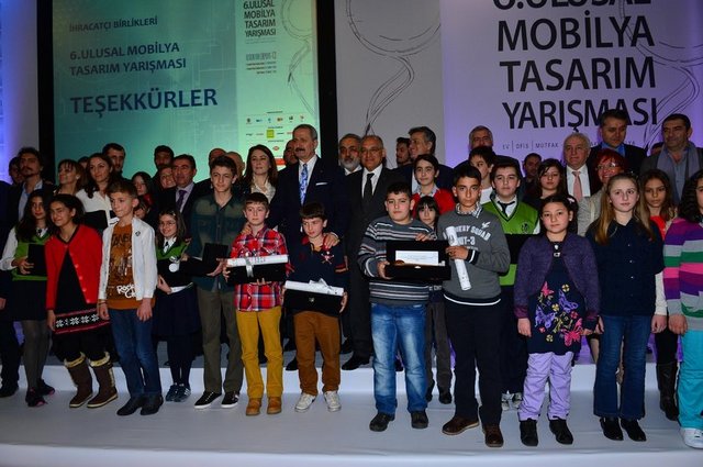 ZAFER ÇAĞLAYAN VE TASARIMCI ÇOCUKLAR