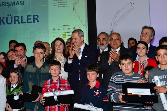 ZAFER ÇAĞLAYAN VE TASARIMCI ÇOCUKLAR