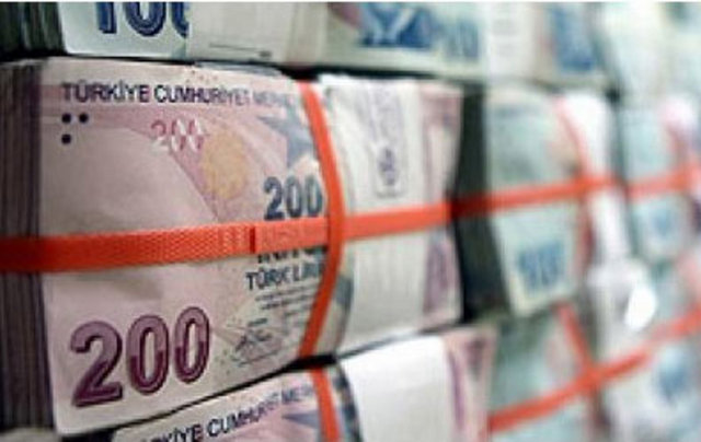 1990 yılbaşı çekilişinde 1 milyar 250 milyon lira kazana Cem Postacı oğlunu trafik kazasında kaybetti. - Kazandığı parayla emlak işine giren Postacı, bir süre sonra iflas etti.