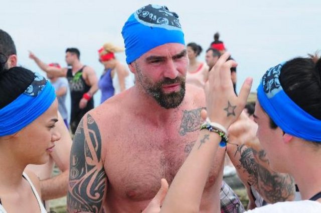 2002 yılında Çağla Şikel'le yaşadığı ilişkiyle adını duyuran Bozok Gören, "Survivor"ın Gönüllüler ekibinde yarışıyordu.