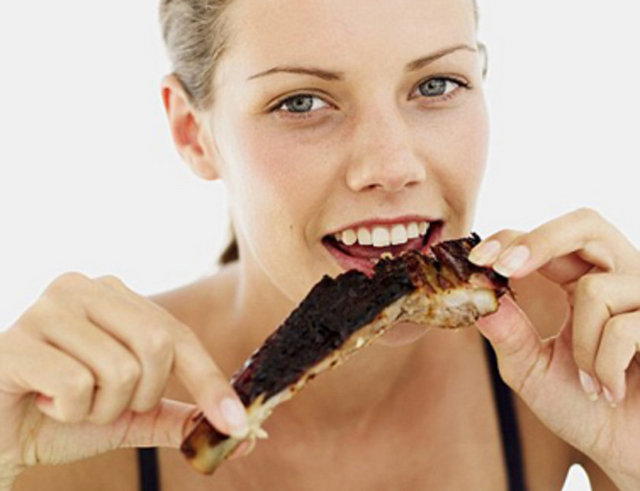 Kırmızı et yerine bol bol balık yiyorum.