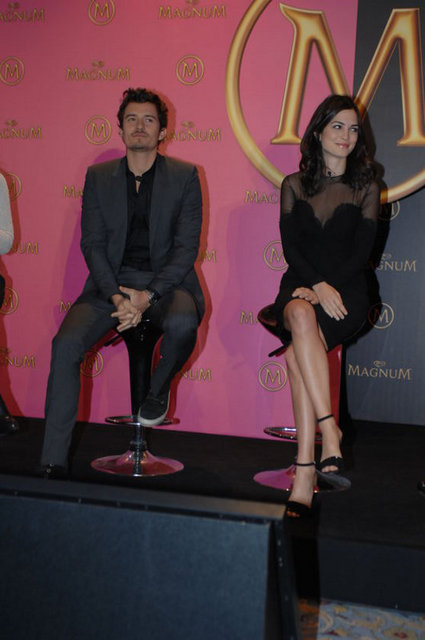 Dünyaca ünlü Hollywood yıldızı Orlando Bloom, Magnum reklamı için İstanbul'a geldi. Bloom, kendisine reklamlarda eşlik edecek olan İtalyan model Carla Moure ile Çırağan Sarayı'nda basın toplantısı düzenledi.