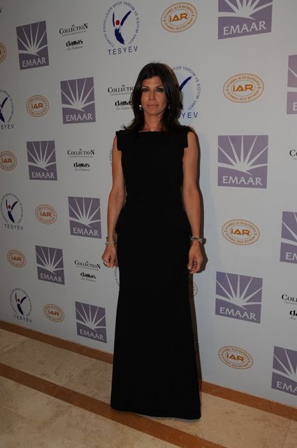 ZEYNEP ÜSTÜNEL 
