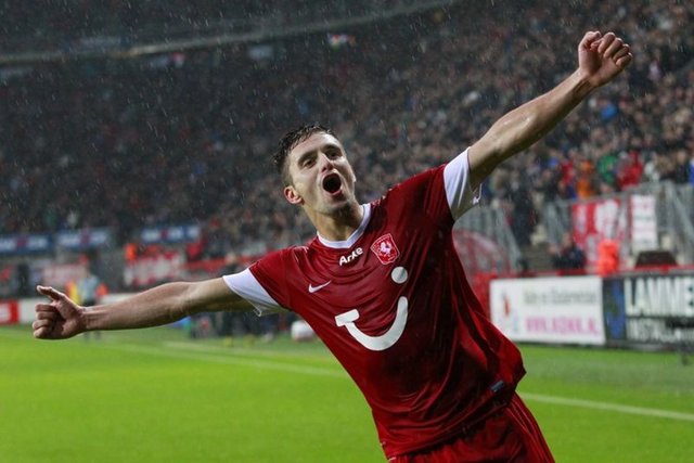 80.FC Twente Enschede	Hollanda	1.401,5