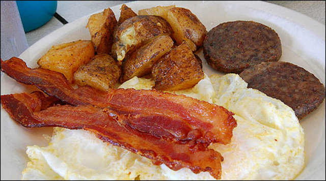 Diner breakfast (öğle kahvaltısı)