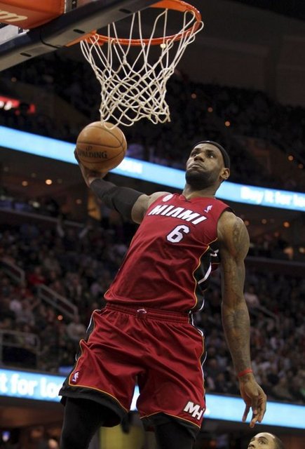 4 LeBron James (Basketbol) Toplam Kazanç: 53 milyon dolar