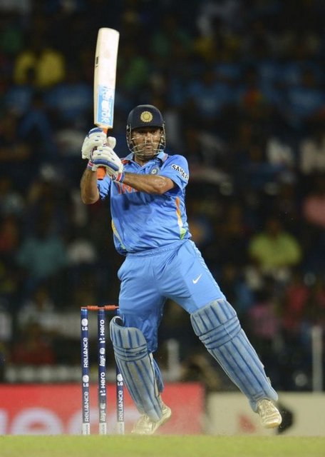 31 Mahendra Singh Dhoni (Kriket) Toplam Kazanç: 26.5 milyon dolar