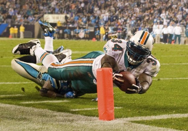56 Jon Beason (Amerikan Futbolu) Toplam Kazanç: 21.4 milyon dolar