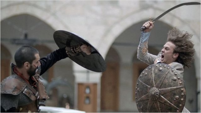Senaryosunu Yerkan Kahraman ve Eşref Dinçer'in yazdığı filmde, Aras Bulut İyinemli, Cemal Hünal, İlker Kızmaz, Polat Bilgin ve Tomris İncer rol alıyor.