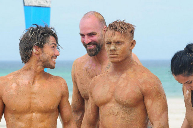 Gönüllüler arasında çıkan tartışmadan etkilenen Fatmagül Fakı ağlayınca, sosyal medyada gecenin konusu oldu.