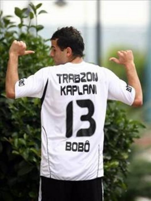 Trabzonspor-Beşiktaş: 2-3   20 Ekim 2007'de Trabzon'da oynanan maçta 6 dakika içinde kalesinde 2 gol gören Beşiktaş çabuk toparlandı. Burak, Delgado(penaltı) ve Bobo'nun golleriyle muhteşem bir geri dönüş yapan siyah-beyazlı takımda, 79. dakikada kırmızı kart gören Rüştü'nün yerine Bobo kaleye geçti.