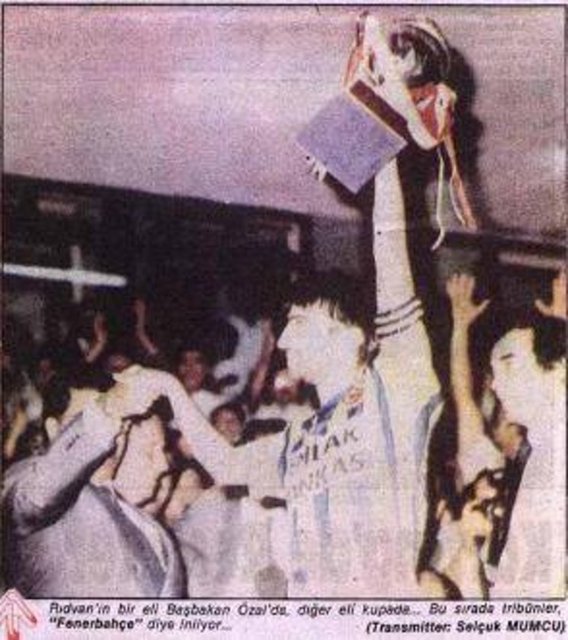 Fenerbahçe-Galatasaray: 3-2   20 Ağustos 1989'da Başbakanlık Kupası mücadelesinde Fenerbahçe, ezeli rakibi Galatasaray'ı 2-0 geriden gelerek 3-2 mağlup etti. Muhteşem maçta sarı-lacivertli takımın gollerini Şenol Çorlu(2) ve Aykut attı. -