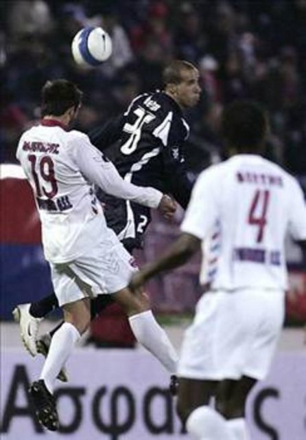 Panionios-Bordeaux: 2-3   18 Aralık 2007'de oynan ve Galatasaray'ı da yakından ilgilendiren UEFA mücadelesine yedek kadroyla çıkan Bordeaux, Yunan temsilcisi karşısında 2-0 yenik duruma düştü. İlk yarının sonlarında farkı bire indiren Fransız ekibi, ikinci yarıdaki muhteşem futboluyla maçı 3-2 kazandı. Bu sonuçla Galatasaray gol averajıyla tur atladı.