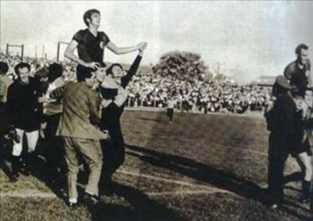 Eskişehirspor-Sevilla FC: 3-1   Tarihler 16 Eylül 1970'i gösterirken bir İspanyol devi Eskişehir'e konuk oluyordu. İlk maçta Sevilla' ya 1-0 yenilen Eskişehirspor rövanş maçında tur arıyordu. 77. Dakikada Sevilla 1-0 öne geçince tribünler boşalmaya başlamıştı. Ancak maç henüz bitmemişti ve o döneme kadar yaşanan en önemli geri dönüşlerden biri gerçekleşiyordu. Fethi Heper sahneye çıkıyor ve 12 dakikada attığı 3 golle takımına hem galibiyeti hem de turu getiriyordu. -