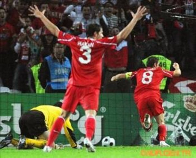 Türkiye-Çek Cumhuriyeti: 3-2   EURO 2008'de gruptan çıkma mücadelesinde oynanan maçta Milli Takım 2-0 geriye düştüğü maçta mucizevi bir geri dönüşe imza atmıştı. Son on beş dakikada Arda ve Nihat'ın iki golüyle öne geçen Milli Takım çeyrek finale yükseldi.