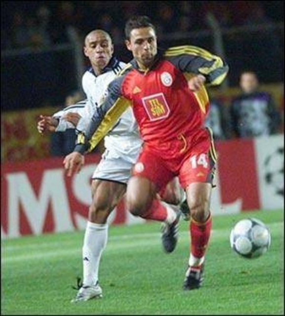 Galatasaray-Real Madrid: 3-2   3 Nisan 2001 Şampiyonlar Ligi Çeyrek Final ilk maçında Galatasaray, konuk ettiği Real Madrid karşısında bir anda 2-0 geriye düştü. İkinci yarı sahada bambaşka bir Galatasaray vardı. Sarı-kırmızılılar Ümit Davala, Hasan Şaş ve Jardel'in golleriyle karşılaşmayı 3-2 kazandı. Fatih Akyel bu maçta oynadığı futbolla dönemin en önemli sol kanat oyucusu Roberto Carlos'u gölgede bırakmıştı.
