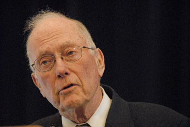 CHARLES TOWNES: Günlük hayatta ve özellikle teknolojik ürünlerde kullandığımız lazeri o icat etti.