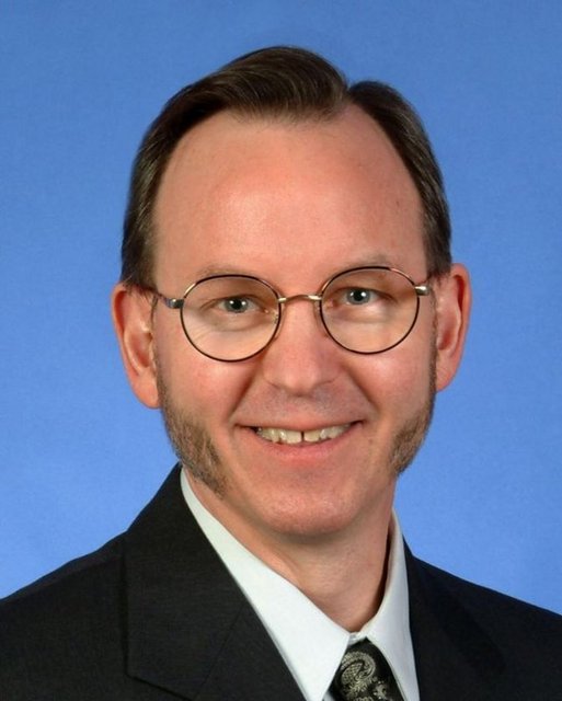 PETER ANDRESEN: 26'dan fazla patente sahip ve 450'den fazla yayını olan Andresen GE'deki baş uzman olarak bugüne kadar yaptığı nükleer, jeotermal sistemler dışında 30 yıldan fazladır köprülerin çökmesini önlemek için çalışıyor. İlgili alanı, aşınmaya dayanıklı maddeler.