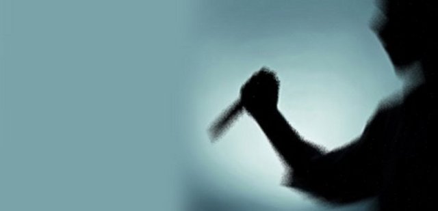 BİRİNİ ÖLDÜRMEK: Rüyada bir insan öldürdüğünü gören kimse büyük günah işler. Başka bir yoruma göre de bir kimseyi öldürdüğünü görmek, onunla iyi arkadaş olunacağını gösterir.