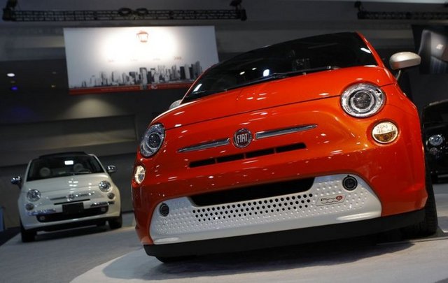 Fiat, Mart ayına özel olarak düzenlediği kampanyasında 299 TL taksitle otomobil sahibi olma fırsatı sunuyor. -  - Kampanya kapsamında, Koç Fiat Kredi desteğiyle Fiat Finans'ın sunduğu 15 bin TL'ye kadar yüzde 0.50 faizle 60 ay vadeli özel kredi fırsatından yararlanan Fiat müşterileri, ayda sadece 299 TL taksit ödeyerek  Fiat 500 sahibi olabiliyor. Mart ayında ayrıca, Fiat marka otomobil sahibi olmak isteyen müşterilere, nakit alımlarda ise ekstra 1.500 TL indirim avantajı da sunuluyor.  Fiat 500 modeli de 35.410 TL'den başlayan fiyatlarla alınabiliyor.