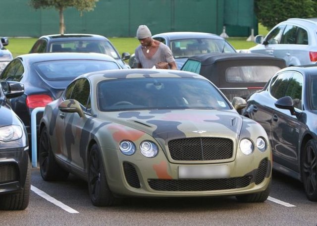 Mario Balotelli - Bentley Continental GT