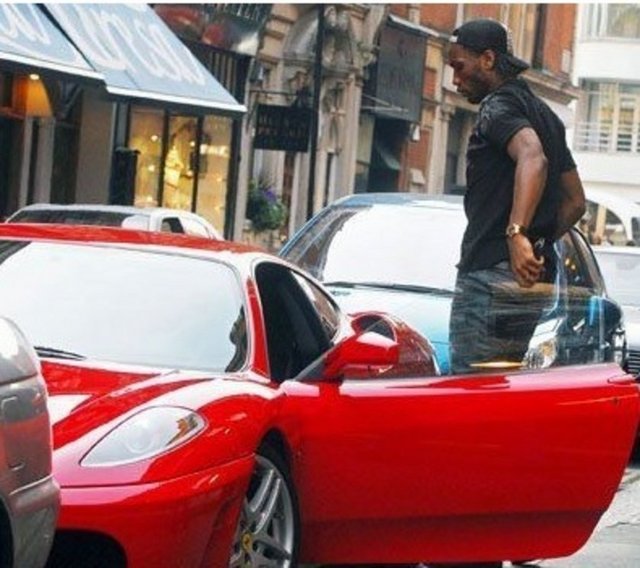 Didier Drogba ( Ferrari F430 (175 bin Euro)