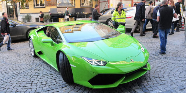 Caner Erkin'in eşine aldığı araba