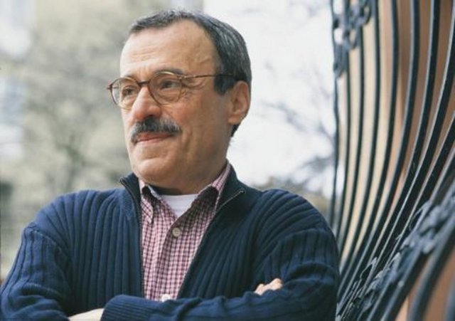 Fiko - Şevket Altuğ - SÜPER BABA -  - Efsane dizilerden biri olan Süper Baba dizisindeki Şevket Altuğ'un  -  - canlandırdığı Fiko karakteri elbette en unutulmaz karakterlerden... -