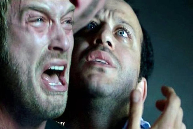 Kuzey Güney   - Ali   - Dizide Ferhat isimli karakterin silahla vurarak öldürdüğü Rıza Kocaoğlu'nun canlandırdığı karakter.  -