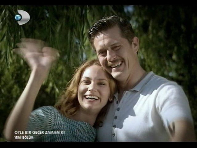 Öyle Bir Geçer Zaman Ki   - Aylin  - Dizide çok sevdiği aşkı Soner'den olan bebeğini doğururken ölen Aylin karakterini Farah Zeynep Abdullah canlandırdı.  -