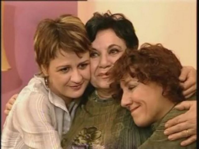 Nemide - Beyhan Saran - BİZİM EVİN HALLERİ -  - Türk televizyonların ilk günlük dizisi olan 'Bizim Evin Hallerin'deki usta  -  - oyuncu Beyhan Saran'ın canlandırığı Nemide karakteri de unutulmazlar  -  - arasında... -