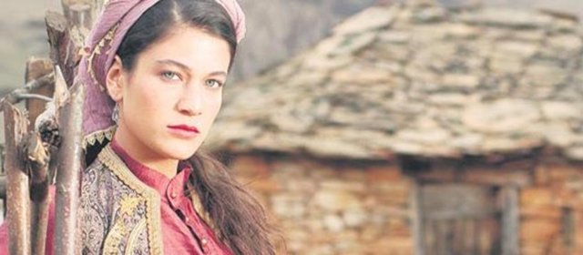 Elveda Rumeli   - Vahide   - Dizide Dimitri tarafından öldürülen Vahide karakterini Berrak Tüzünataç canlandırdı.  -