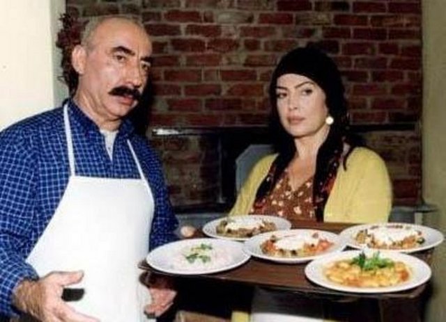 Ali Haydar Usta - Şener Şen - İKİNCİ BAHAR -  - Başrollerinde Şener Şen, Türkan Şoray, Güven Hokna ve Özkan Uğur gibi dev  -  - oyuncuların yer aldığı 'İkinci Bahar'dizisi yayınlandığı günden itibaren  -  - izlenme rekorları kırmıştı. Usta oyuncu Şener Şen'in canlandırdığı Ali Haydar  -  - karkateri de dizideki diğer karaterler gibi unutulmazlar arasına girdi...