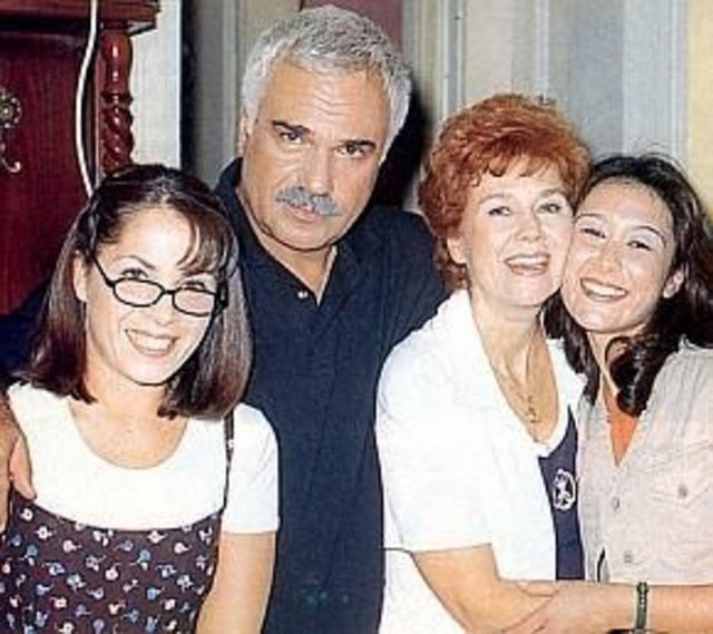 Mahmut - Halil Ergün - BABA EVİ -  - Herkesin artık Ali Rıza Bey olarak tanıdığı Halil Ergün, yıllar önce 'Baba Evi'  -  - dizisinde Mahmut karakteriyle ekranlarda 'baba' tiplemesiyle yer almıştı...