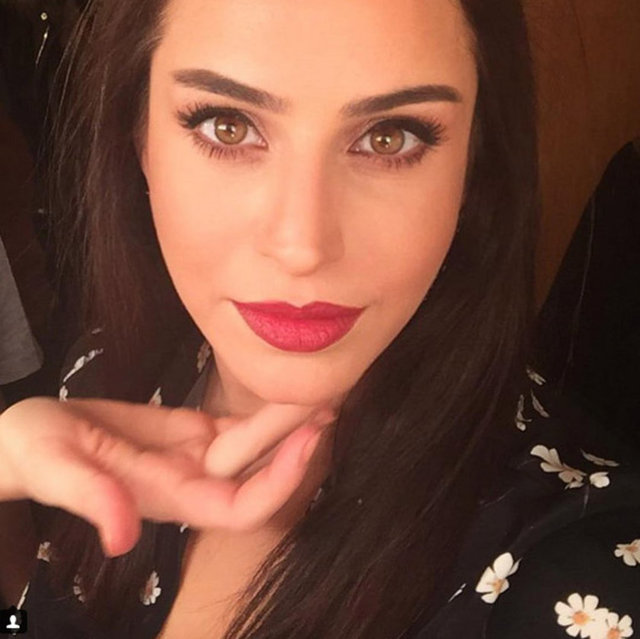 Yaptırdığı makyaj ile hayranlarını şaşırtan Pekin, fotoğrafın altına 'No filter Yes Melis İlkkılıç' notunu düşerek makyözünün emeğini vurguladı. Büşra Pekin'in güzel görüntüsüne kısa sürede binlerce beğeni ve yorum yağdı.