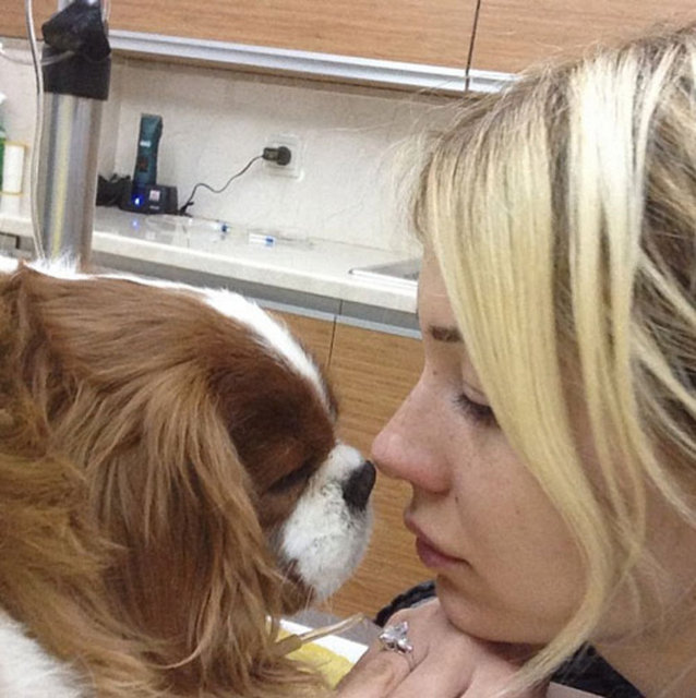 SANEM TEZMAN VE KÖPEĞ MACHO