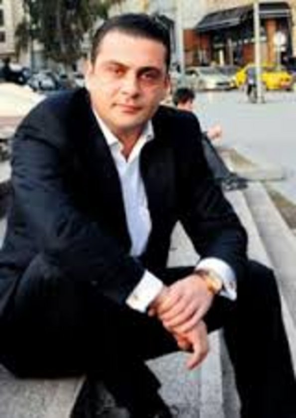 8- Gökhan Taşkın (Flash TV Ana Haber Sunucusu)