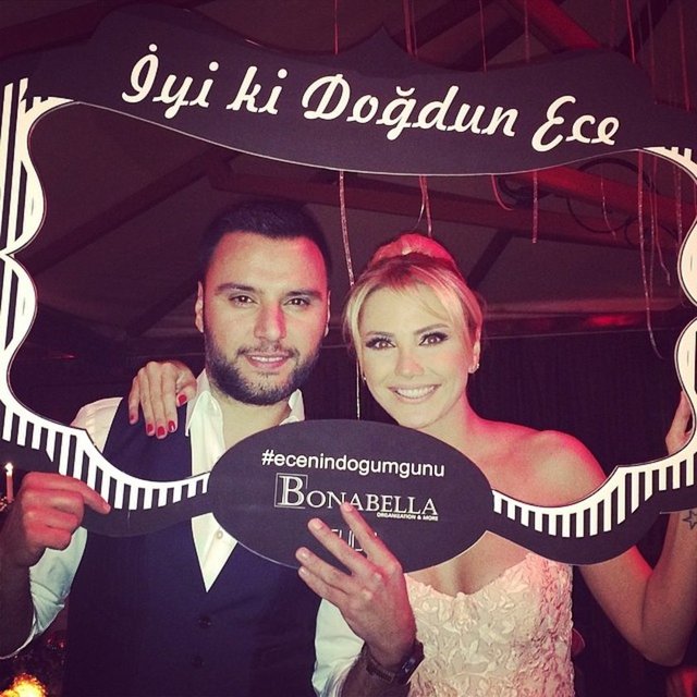 Ünlü sunucu Ece Erken, 36. yaşını dostlarıyla birlikte kutladı.