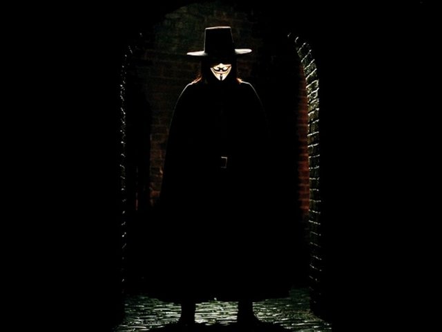 V For Vendetta "Siyasiler gerçeği örtmek, sanatçılar ise gerçeği göstermek için yalan söylerler."
