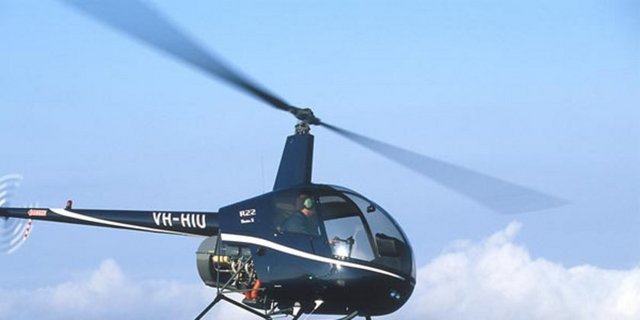 Helikopter pervanesiyle ölüm Aktör Vic Morrow Alacakaranlık kuşağı dizisinin çekimleri sırasında sette öldü.Bir helikopter patlama sahnesinde fırlayan pervane aktörün kafasını kopartarak ölümüne neden oldu.Suç dosyası.İki çocuk aktör de bu sebepden öldüler.Bu olaylardan sonra Amerika'da film setlerindeki güvenlik şartları ve kanunlar çok ağır koşullar getirilerek yenilendi...
