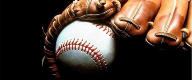 Beyzboldan ölüm Hindistanlı beyzbol oyuncusu Ray Chapman bir beyzbol maçında atış sırasında öldü. 1920 de oynanan bir maçta kafasına beyzbol topu gelmesi yüzünden öldü...