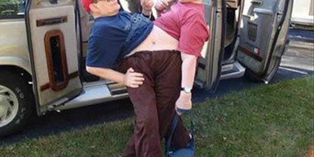 İkizini öldürdü... Marco ve Roberto de Solisa adlı iki kardeş, birbirleriyle pek iyi geçinemiyorlardı. Roberto'nun sık sık kendisiyle alay etmesine dayanamayan Marko, kardeşini, kafasına sıktığı tek kurşunla öldürdü. Buraya dek her şey normal sayılabilir. Ancak anormal olan, Marko ile Roberto'nun yapışık ikiz olması ve aynı dolaşım sistemini paylaşması. Roberto'nun ölümünden 5 dakika sonra, kan dolaşımının durması sonucu Marko da yaşamını yitirdi. Böylece işlediği cinayet, intihara dönüşmüş oldu...