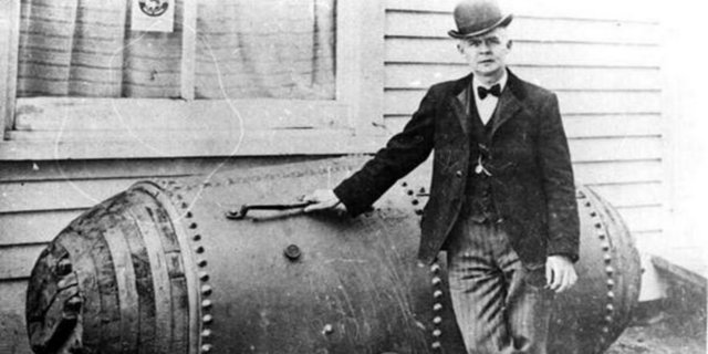 Bir portakal kabuğu yüzünden... Bobby Leach ölümden korkmayan bir adamdı. 1911 yılında Niagara şelalesinden bir fıçının içinde geçen 2. kişi olma ünvanını alan Bobby Leach, ölüme meydan okuyan gösterileri ile tanınıyordu. Fakat bukadar cesur olmasına karşın ölümü çok ironik oldu. Bir gün Leach, Yeni Zellanda'da yürürken bir portakal kabuğuna basarak kaydı ve ayağını kırdı. Daha sonra ayağı kesilse de, doktorlar Leach'i kurtaramadı...