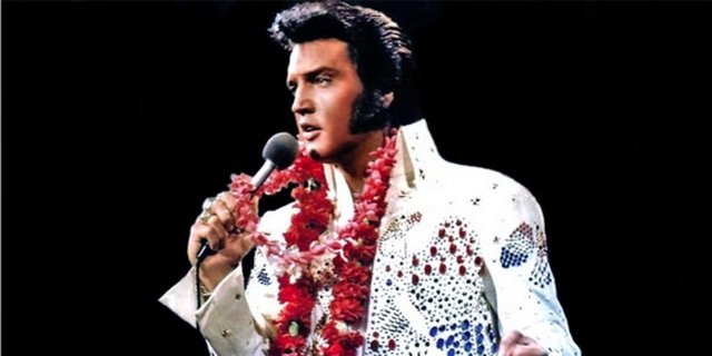 Tuvalette ölüm Tuvalette ölüme birçok örnek verebiliriz. Ancak Elvis Presley (1935 - 1977) bunların en meşhuru. Rock'n Roll kralı Graceland da bir pansiyonda tuvalette oturur vaziyette ölü bulundu. Doktorların söylediğine göre kalp krizi geçirmişti .Öldüğünde çok şişmandı ve çok fazla uyuşturucu kullanıyordu...