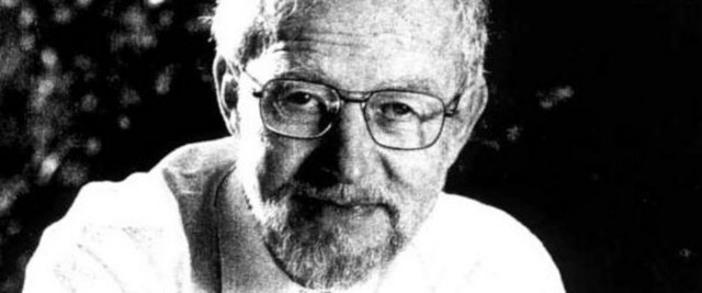 Talk show sırasında ölüm Jerome Irving Rodale sağlıklı yiyecek konusunda bir uzmandı. Organik tarımda bir öncüydü. Organik tarım ve Bahçecilik konusunda bir dergi ve gazete çıkarıyordu.Büyük bir övünçle en az 100 yaşına yaşayacağını söylerdi. Rodale 1971 de Dick Cavett show da bir röportaj sırasında kalp krizi geçirip öldü. Show sırasında uyuduğunu sanan sunucu hatta şaka yaparak sıkıldınızmı diye sormuştu. Öldüğünde 72 yaşındaydı. Bu röportaj hiç yayınlanmadı...