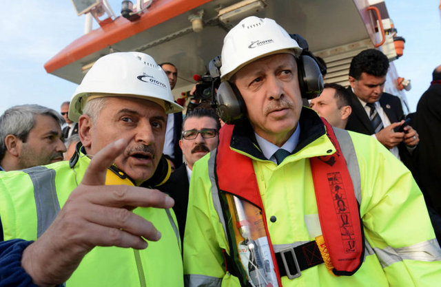 Başbakan'a Ulaştırma, Denizcilik ve Haberleşme Bakanı Binali Yıldırım da eşlik etti.